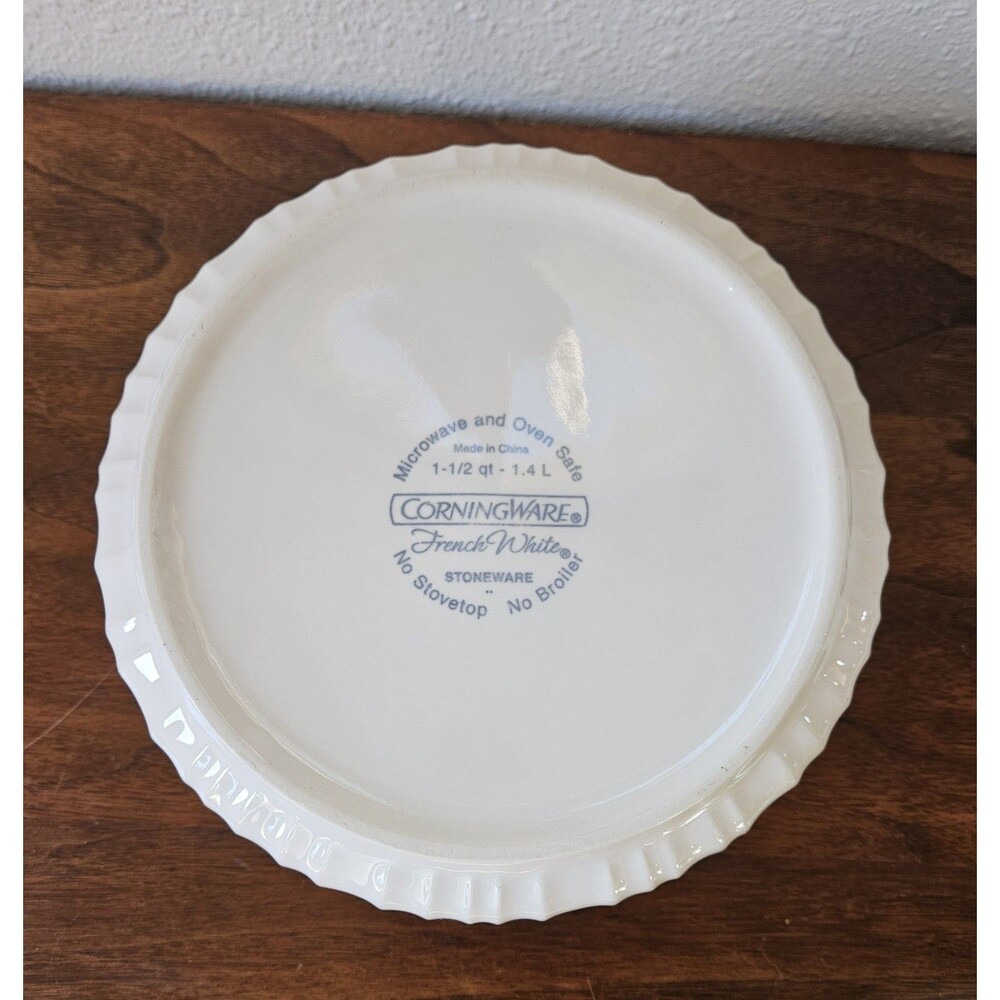 CorningWare French White 1.5 Qt Round Casserole Dish w/ Pyrex Glass Lid - Picture 5 of 11